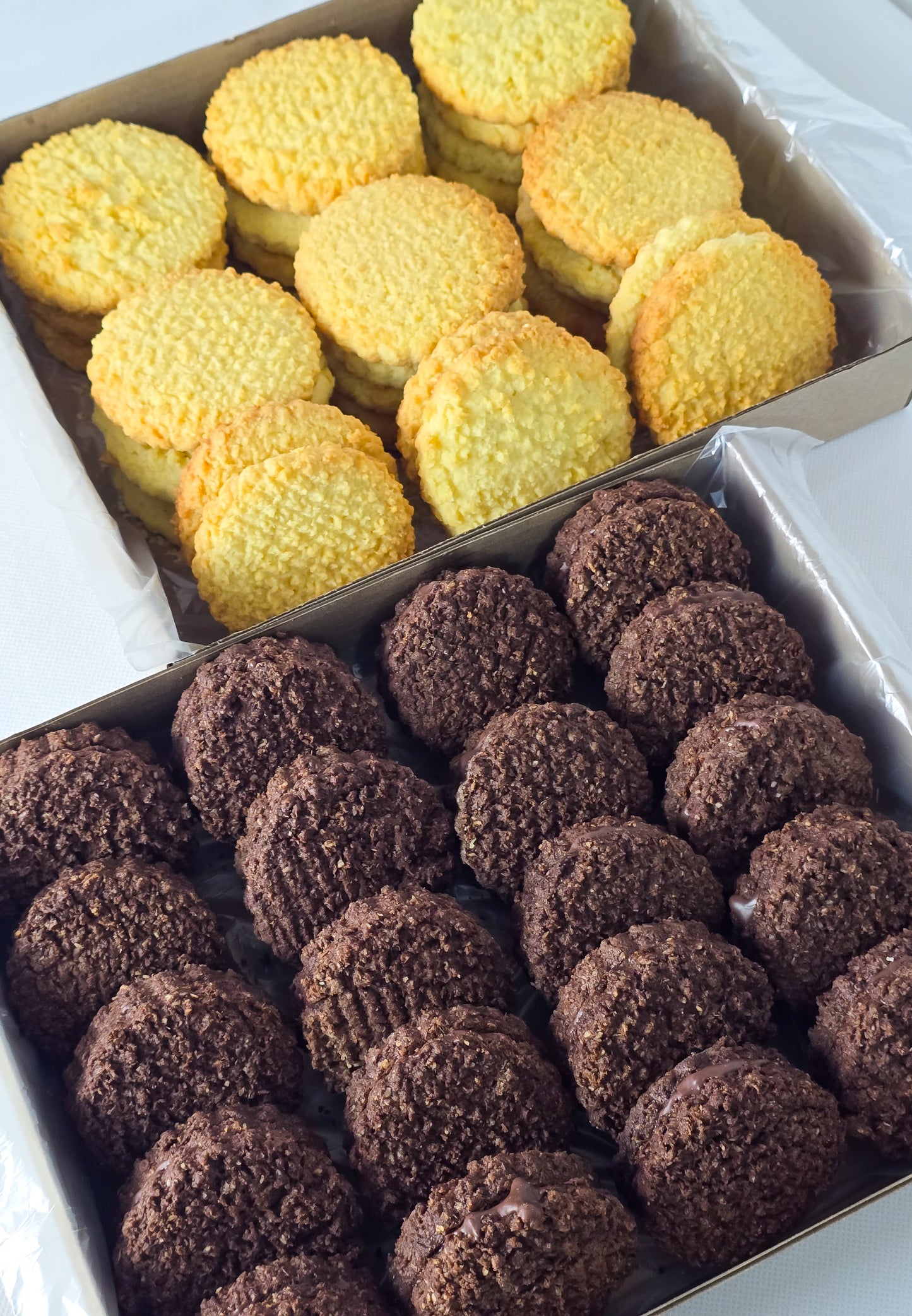 [Deal 2] 3×1kg Coconut Cookies. 2×1kg Romany Creams (5kg)